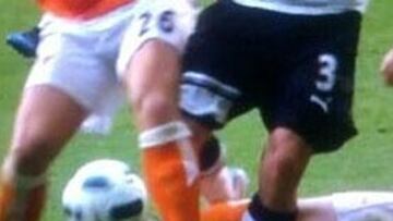 Brutal entrada a Bale