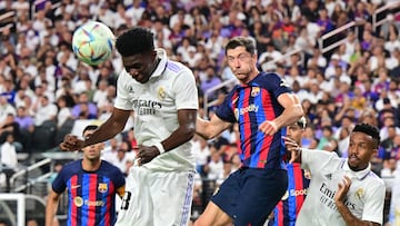 TOPSHOT - Barcelona's Robert Lewandowski (R) looks on as Real Madrid's Aurelien Tchouameni heads the ball during the international friendly football match between Barcelona and Real Madrid at Allegiant Stadium in Las Vegas, Nevada, on July 23, 2022. (Photo by Frederic J. BROWN / AFP)