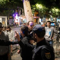 Intervención policial en un tenso arranque de campaña electoral de Vox en Madrid