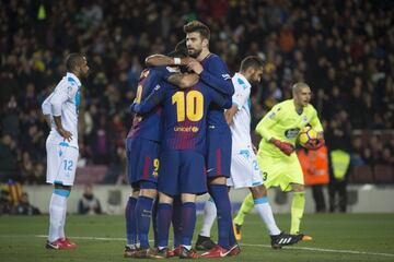 Barcelona 4-0 Deportivo de la Coruña | Messi chutó tres al palo y falló un penalti. Suárez y Paulinho, fueron los goleadores.