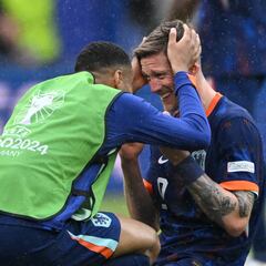 Weghorst rectifica a Koeman