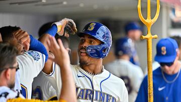 SEATTLE, WASHINGTON - AUGUST 27: Julio Rodriguez #44 of the Seattle Mariners celebrates with teammates after hitting a two-run home run during the fifth inning against the Kansas City Royals at T-Mobile Park on August 27, 2023 in Seattle, Washington.   Alika Jenner/Getty Images/AFP (Photo by Alika Jenner / GETTY IMAGES NORTH AMERICA / Getty Images via AFP)