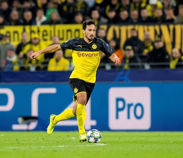 Defensa central del Borussia de Dortmund. Bundesliga, Alemania.