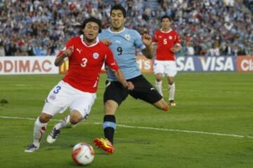 El 11 de noviembre del 2011 en el Estadio Centenario Uruguay golea a Chile 4-0 en un partido por las Clasificatorias de CONMEBOL para Brasil 2014, con cuatro goles de Luis Suárez.