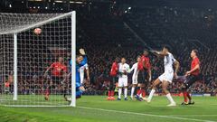 PSG golpea a Alexis y el United