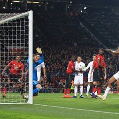 PSG golpea a Alexis y el United