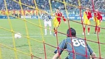 <b>EL GOL DE MUTU. </b>El rumano marcó tras un penalti que simuló Ibrahimovic.