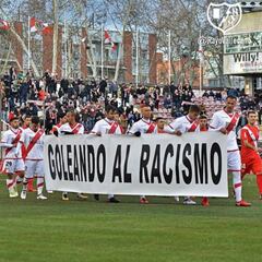 Multa de 30.000 euros al Rayo por un tifo contra el racismo