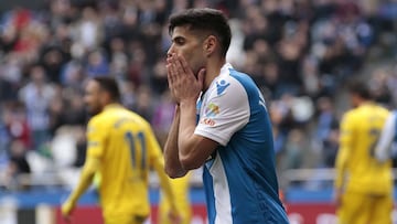 Juanfran se lamenta de una ocasión perdida en el último partido ante Las Palmas.
