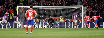 Sylla, de penalti, adelant al Valladolid en el Metropolitano.