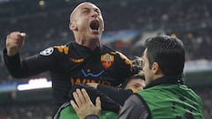 De Rossi celebra un tanto marcado en el Santiago Bernab&eacute;u.