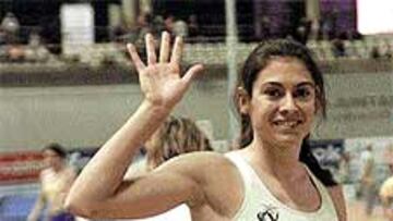 <b>CONTENTA.</B> Así de satisfecha estaba Concha Montaner después de su magnífico salto.