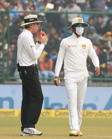 Cricketers vomiting after fielding in Delhi smog - Pothas