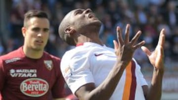 Víctor Ibarbo se lamenta luego de la clara opción que tuvo para marcar en el segundo tiempo.