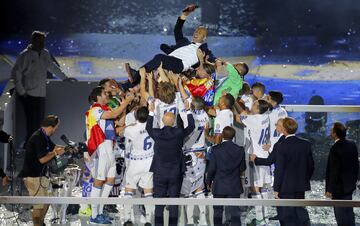 3 Champions League, 2 Ligas, 2 Supercopas de España, 2 Supercopas de Europa, 2 Mundiales de Clubes.