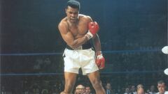 Muhammad Ali revalidó su título de campeón del mundo de pesos pesados ante Sonny Liston el 25 de mayo de 1965, en uno de los combates más polémicos y extravagantes de la historia del boxeo.