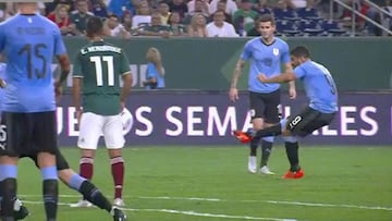 Golazo de tiro libre de Luis Suárez ante México