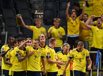 2-1. Viktor Claesson celebra el segundo gol.