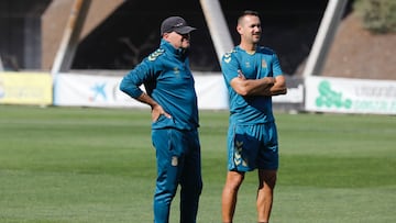 18/03/24 FUTBOL PRIMERA DIVISION UD LAS PALMAS
Pepe Mel y el entrenador de porteros Yepes