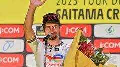 Peter Sagan saluda a la afición japonesa en el Critérium de Saitama.