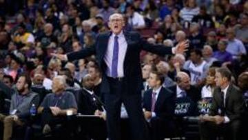 George Karl, en un  partido de Sacramento Kings.