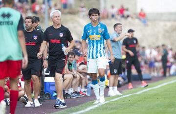 El 20 de julio, João debutó con el Atlético. Fue en un amistoso contra el Numancia, donde dejó sus primeros detalles… y el primer susto: se fue con un golpe que hizo temblar a la afición.
