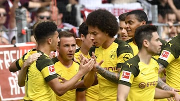 Dortmund&#039;s English midfielder Jadon Sancho is congratulated by teammates German midfielder Mario Goetze (2ndL) and Belgian midfielder Axel Witsel (3rdR) after he scored the first goal during the German first division Bundesliga football match SC Frei