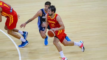 Laprovittola frente a Llull, en un amistoso.