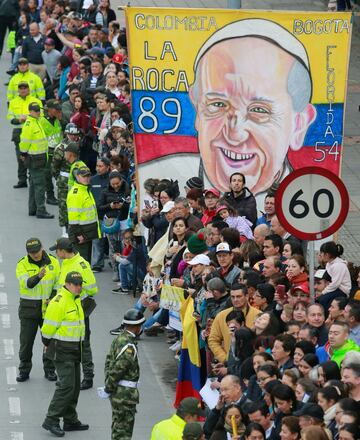 El Papa Francisco recorrió Bogotá, Villavicencio, Medellín y Cartagena con su mensaje de paz y reconciliación. Una visita emotiva para practicantes y no creyentes.