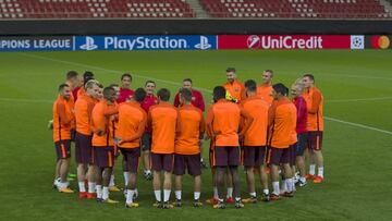 El Barça se entrenó ayer en un estadio en silencio. Ambiente que contrastará con el que se espera a la hora del partido.