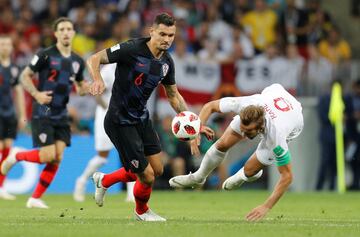 Dejan Lovren y Harry Kane.