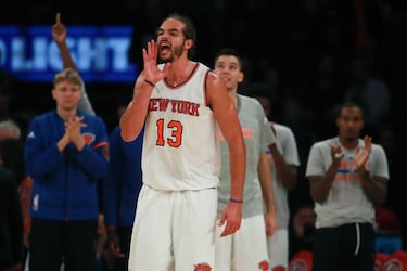 Una vez más, aquí llegan los Knicks. En este caso firmando un contrato por 72 millones a un jugador que la temporada anterior sólo había podido disputar 29 partidos y que estaba claramente en la cuesta abajo de su carrera físicamente. A nadie le podía sorprender que en los cuatro años siguiente Noah jugase en total 95 partidos con los Knicks. En concreto, en la segunda temporada disputó 40 minutos, lo que le reportó unas ganancias ese año de 450.000 dólares por minuto. Para colmo, años después Noah admitió que en sus años en Nueva York salía demasiado de fiesta y que eso no ayudó a mantener la forma que se le debe exigir a un jugador profesional.