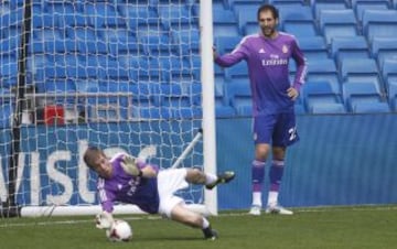 Marcelo, Pepe, Jesé, Morata, Isco, Varane, Xabi Alonso, y Diego López dieron un clinic a algunos aficionados que pudieron pisar el césped del Bernabéu.