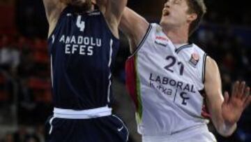 El Laboral Kutxa pierde un duelo clave y queda muy tocado