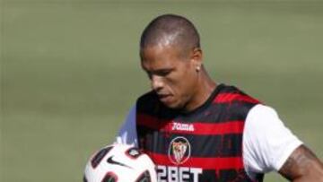 Luis Fabiano: "Me parecería extraño salir del club cuando acabo de renovar"