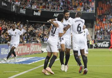 1-0. Ezequiel Garay celebró el primer gol.