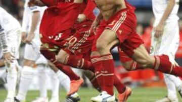<b>EL BAYERN, NOVENA FINAL. </b>El Bayern explotó cuando Schweinsteiger marcó el penalti decisivo que les supuso el billete para la final y se fundieron en una piña con Heynckes. Luego sacaron una camiseta conmemorativa de la final del 19 de mayo. Será la novena final del Bayern, con un balance previo de cuatro ganadas (1974, 1975, 1976 y 2001) y cuatro perdidas (1982, 1987, 1999 y 2010).