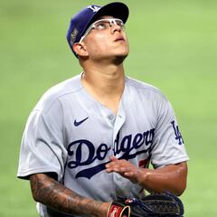 Julio Urías igualó marca de Fernando Valenzuela en playoffs