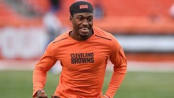 CLEVELAND, OH - NOVEMBER 20: Robert Griffin III #10 of the Cleveland Browns warms up prior to the game against the Pittsburgh Steelers at FirstEnergy Stadium on November 20, 2016 in Cleveland, Ohio.   Jason Miller/Getty Images/AFP
 == FOR NEWSPAPERS, INTERNET, TELCOS &amp; TELEVISION USE ONLY ==