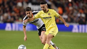 Valencia&#039;s Spanish midfielder Ferran Torres (L) vies with Villarreal&#039;s Spanish  midfielder Manuel Morlanes  during the Spanish league football match between Valencia CF and Villarreal CF at the Mestalla stadium in Valencia on November 30, 2019. 