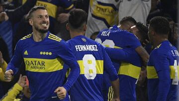 Boca Juniors' forward Dario Benedetto (L) celebrates after scoring a goal against Tigre during their Argentine Professional Football League match at the "Bombonera" stadium in Buenos Aires on June 15, 2022. (Photo by JUAN MABROMATA / AFP)