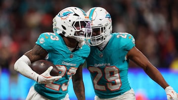 Football - NFL - Miami Dolphins v Washington Commanders - Santiago Bernabeu, Madrid, Spain - November 16, 2025 Miami Dolphins' Jack Jones and Minkah Fitzpatrick celebrate during the match REUTERS/Violeta Santos Moura
