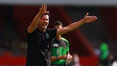 MEXICO CITY, MEXICO - FEBRUARY 20: Santiago Solari, head coach of America reacts during the 6th round match between America and Pachuca as part of the Torneo Grita Mexico C22 Liga MX at Azteca Stadium on February 20, 2022 in Mexico City, Mexico. (Photo by