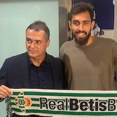 Borja Iglesias llega a Sevilla para anunciar su fichaje por el Betis