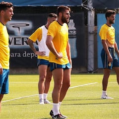 Un enérgico Rubi va dando forma a la zaga y al pivote defensivo