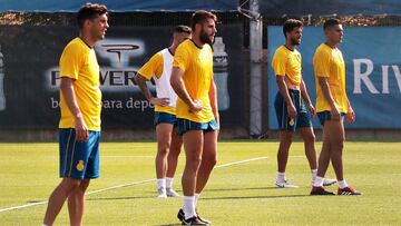 Un enérgico Rubi va dando forma a la zaga y al pivote defensivo