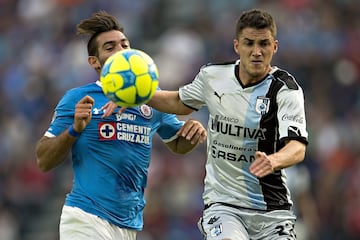 El mexicano de a poco está retomando su nivel en Gallos Blancos. Es dueño de la central emplumada junto a Martínez y seguramente así seguirá para el Apertura 2017.