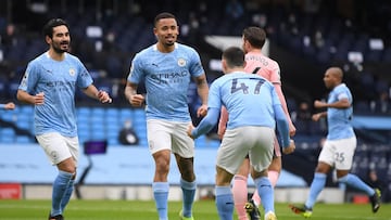 Soccer Football - Premier League - Manchester City v Sheffield United - Etihad Stadium, Manchester, Britain - January 30, 2021 Manchester City&#039;s Gabriel Jesus celebrates scoring their first goal with teammates Pool via REUTERS/Michael Regan EDITORIAL