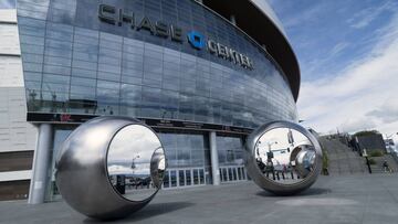 El Chase Center, estadio de los Golden State Warriors de la NBA, con las calles de alrededor vac&iacute;as