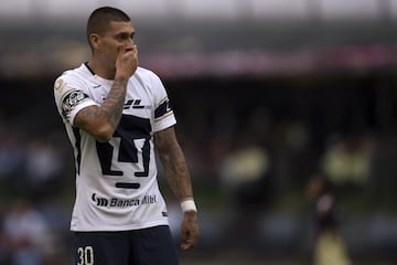 El delantero chileno dejó corazones rotos en Ciudad Universitaria tras haber militado con los Pumas antes de marcharse al Benfica de Portugal.